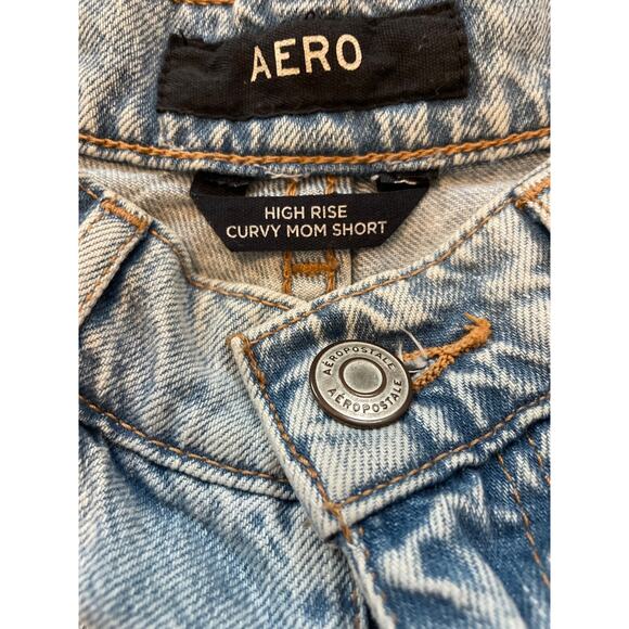 AERO high rise curvy mom, jean short Size 6. Distressed stone wash. - Picture 4 of 5